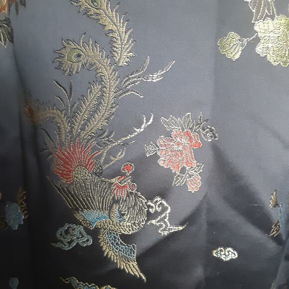 Luxurious Embroidered Woven Robe Kirgiztan Silk? Trendsetter - Picture 12 of 12